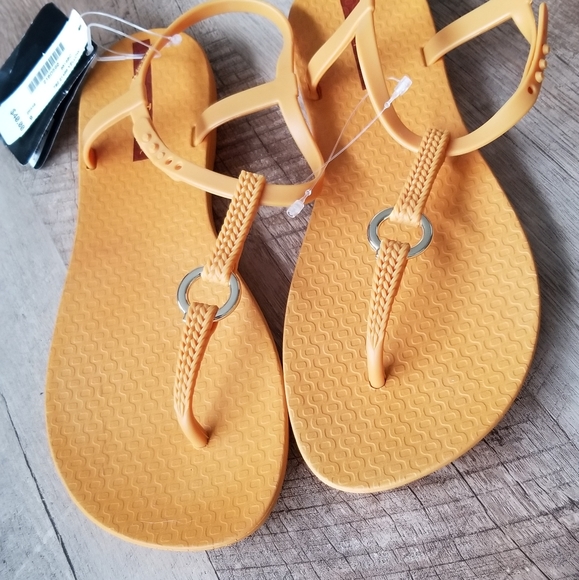 NWT - Ipanema t-strap sandals - Picture 3 of 7